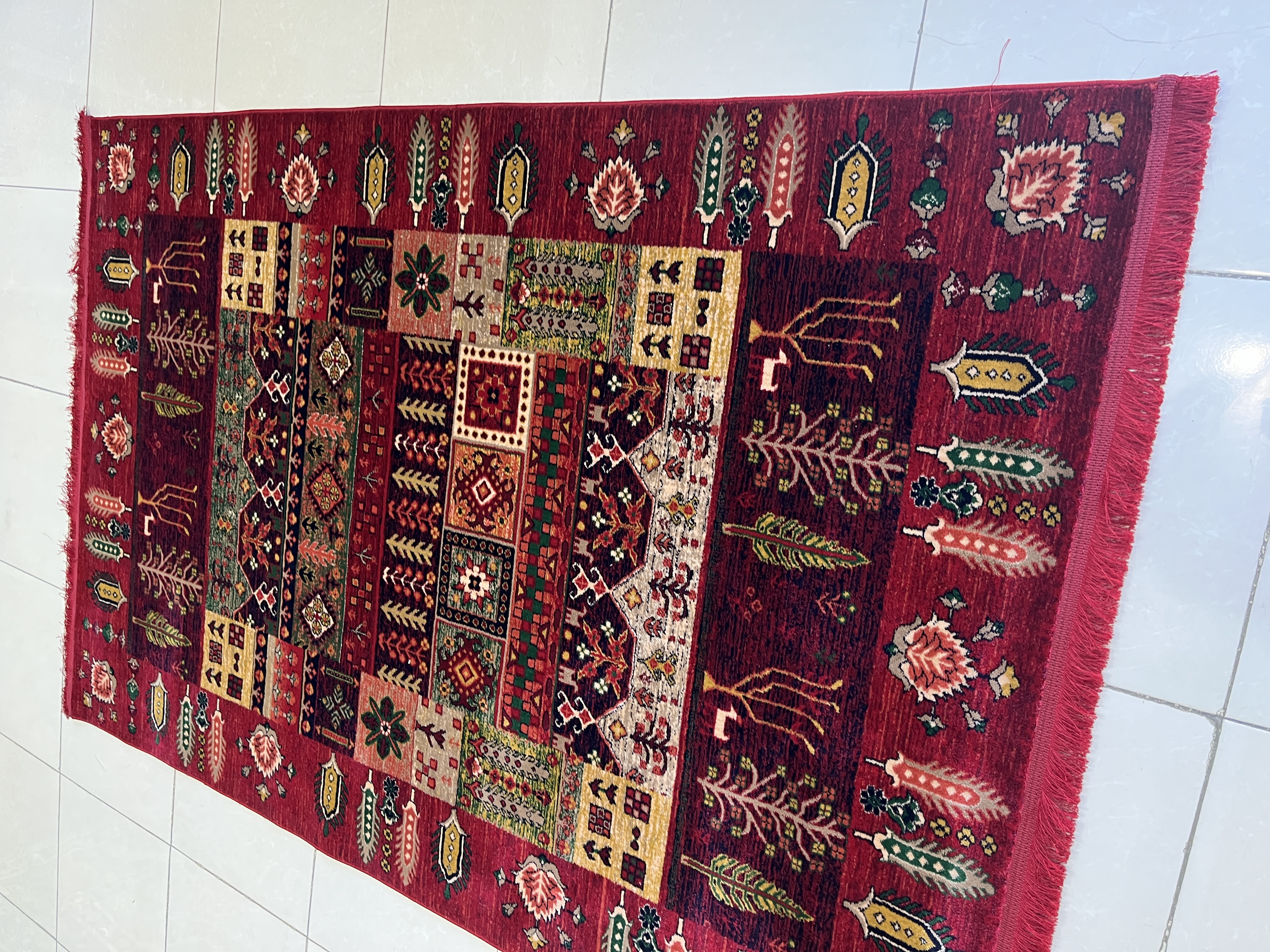 فرش طرح قشقایی زمینه لاکی