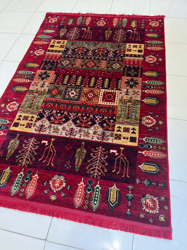 فرش طرح قشقایی زمینه لاکی