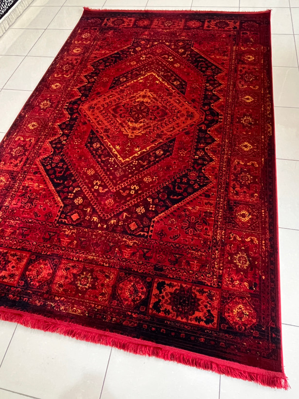 فرش طرح قجری زمینه لاکی