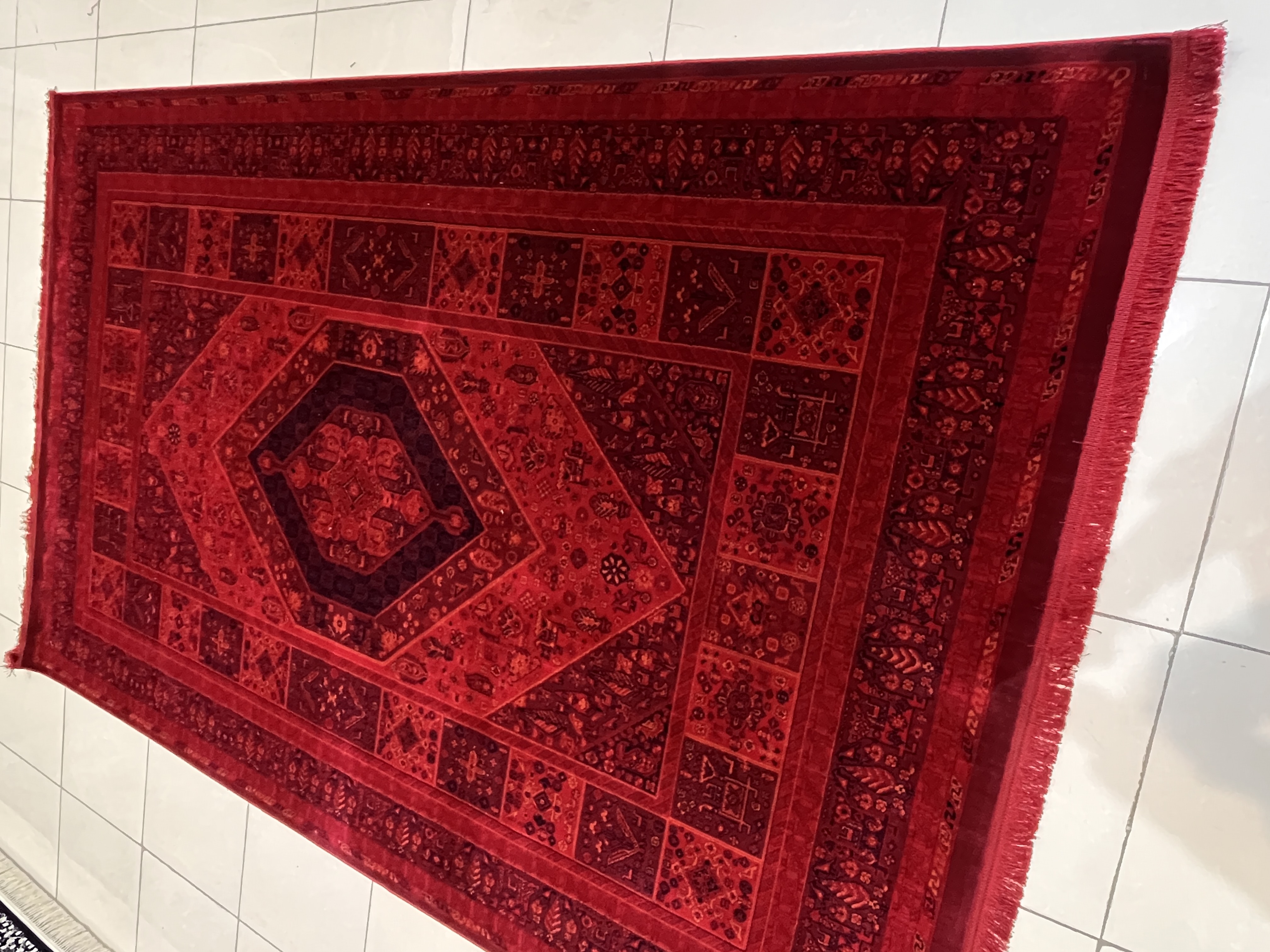 فرش طرح قجری زمینه لاکی