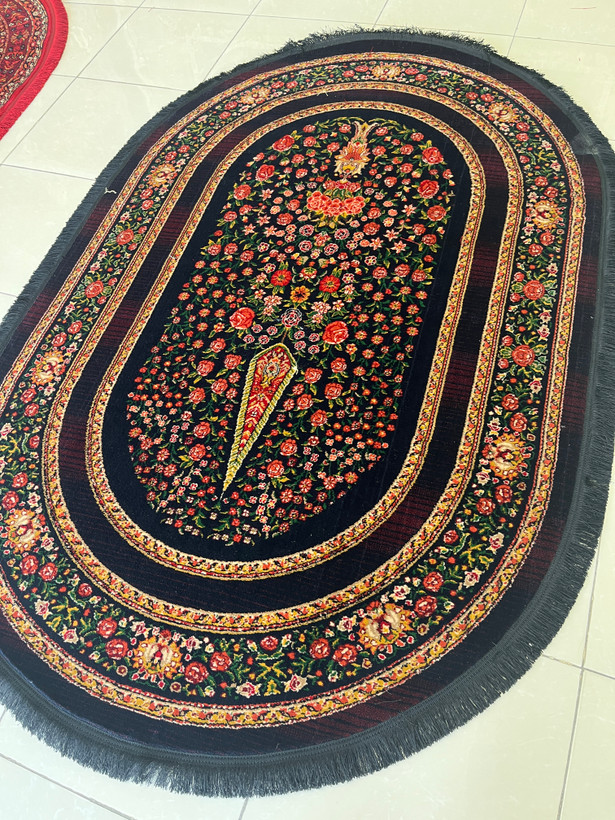 قالیچه بیضی زمینه سرمه ای طرح سرو