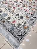 قالیچه ماشینی کاشان گبه طرح گل زیبا با تم نقره ای جذاب کد 1044
