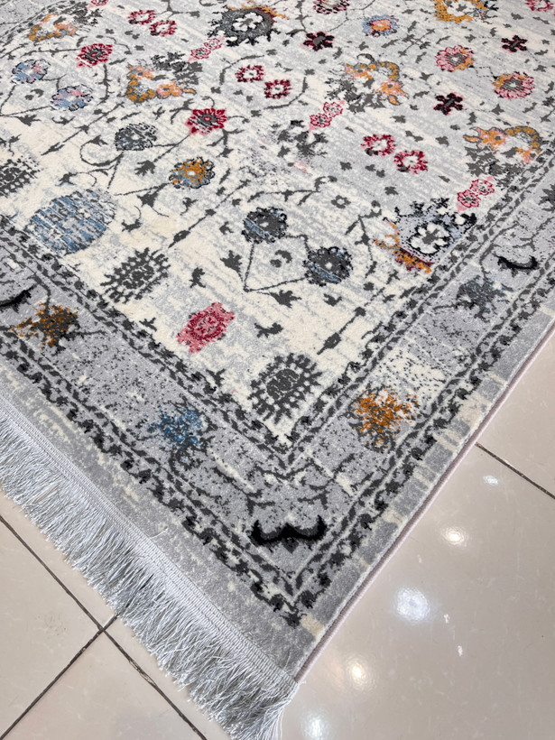 قالیچه ماشینی کاشان گبه طرح گل زیبا با تم نقره ای جذاب کد 1044