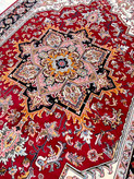 فرش ماشینی کاشان (گبه) 420 شانه زمینه لاکی طرح سنتی زمینه قرمز مناسب جهیزیه کد 1036