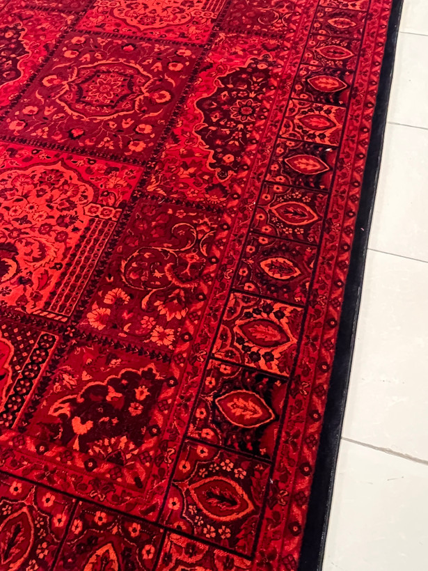 فرش ماشینی طرح قجری خشتی زمینه لاکی کد 4133